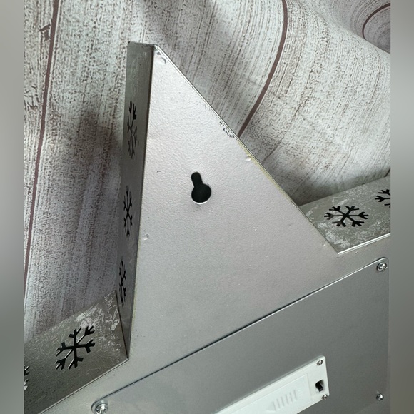 Holiday Star Merry Christmas Reindeer Snowflake Light Up Metal Wall/Shelf Decor - Picture 8 of 11